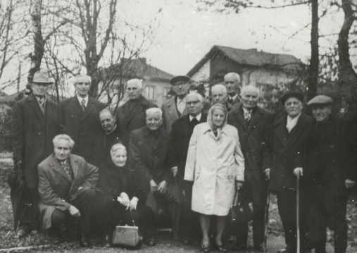      1912 .
- 49     
(,     )